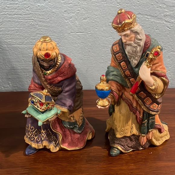 Kirkland Signature Nativity
Replacement Figurine the two Wiseman - Picture 3 of 7